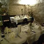Historikhotel Ochsen Szálloda 3*